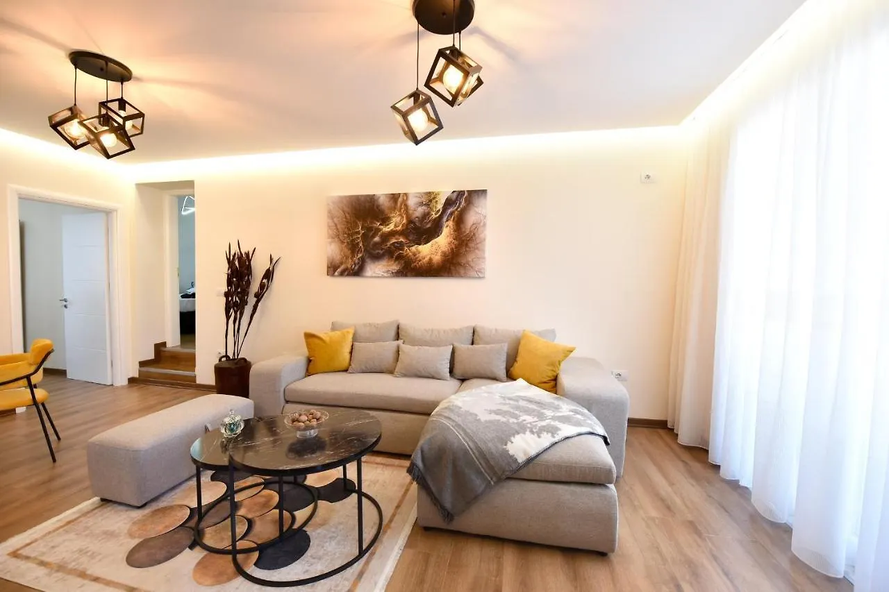 Noir Living 2 Bedroom Apartment تيرانا 0*,